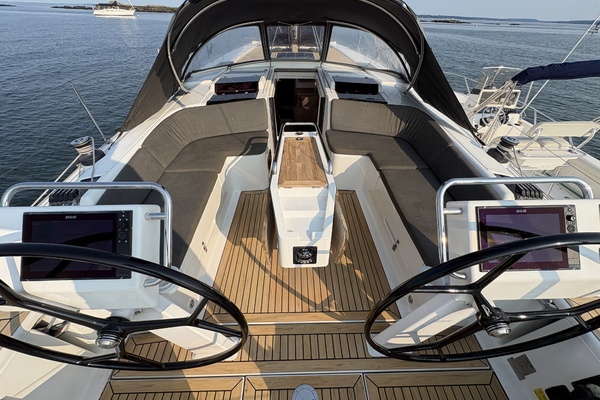 2018 Hanse 455 cockpit