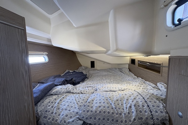 2018 Hanse 455 starboard guest cabin