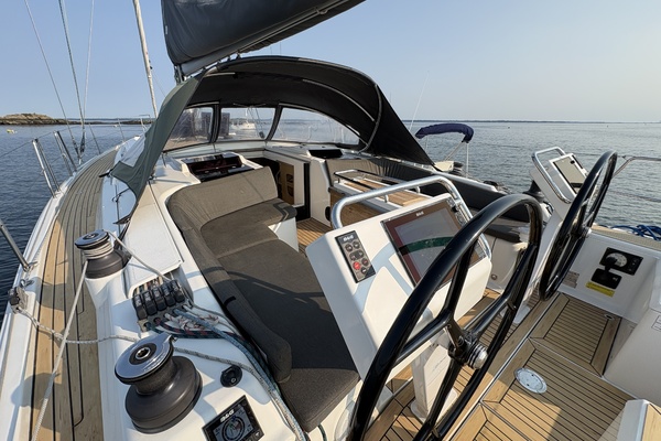 2018 Hanse 455 port deck