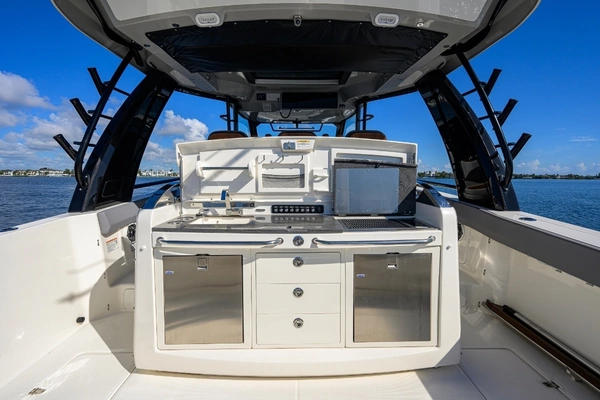 Boston Whaler Outrage Yacht For Sale