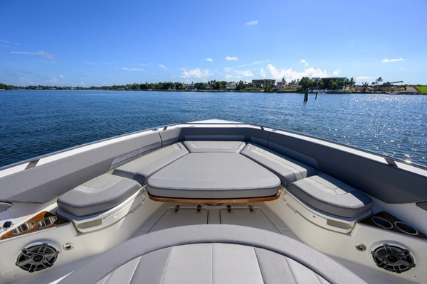 Boston Whaler Outrage Yacht For Sale