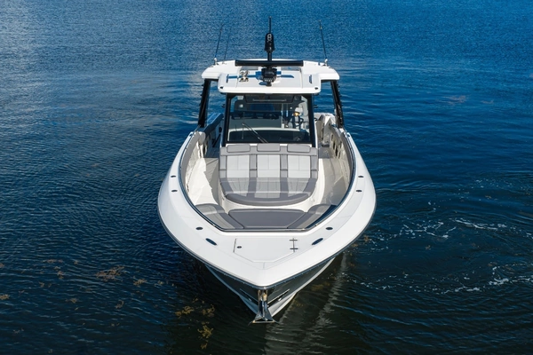 Boston Whaler Outrage Yacht For Sale