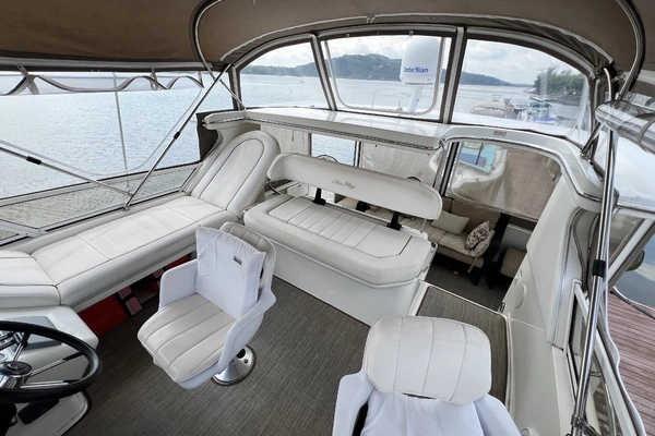 Photo of the 1999 Sea Ray 370 AC