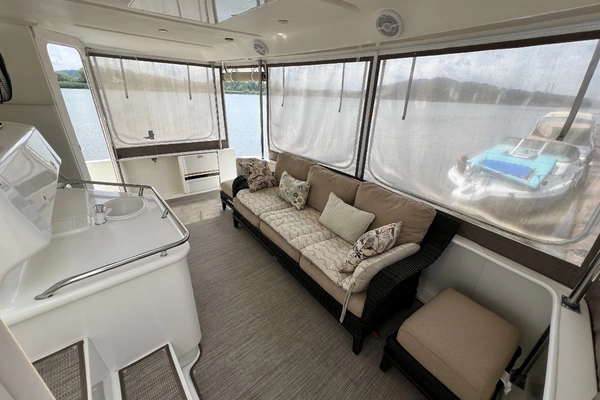 Photo of the 1999 Sea Ray 370 AC