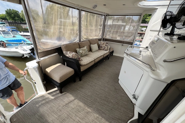 Photo of the 1999 Sea Ray 370 AC