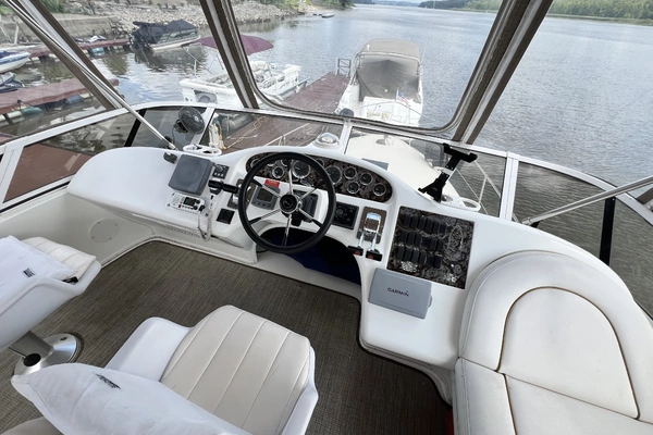 Photo of the 1999 Sea Ray 370 AC