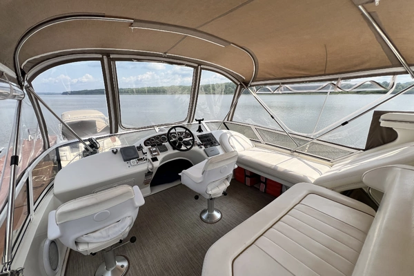 Photo of the 1999 Sea Ray 370 AC
