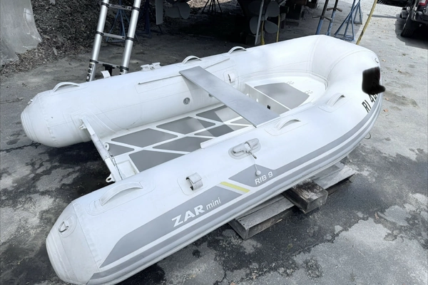 Mainship 430 Yacht For Sale