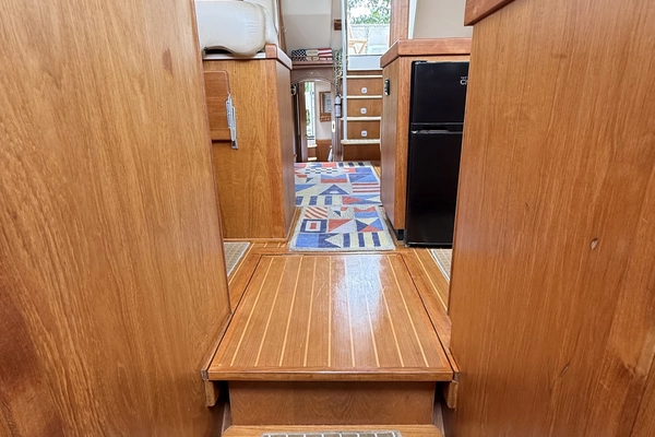 Mainship 430 Yacht For Sale