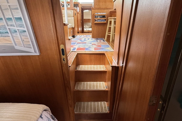 Mainship 430 Yacht For Sale