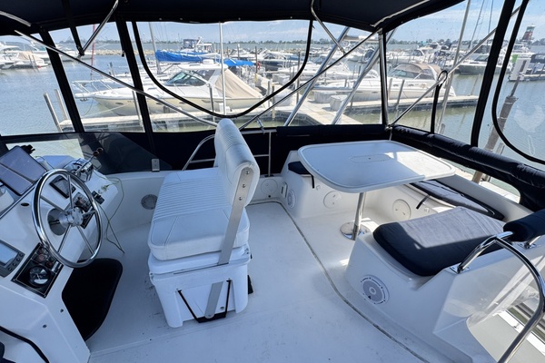 Flybridge Helm Seating