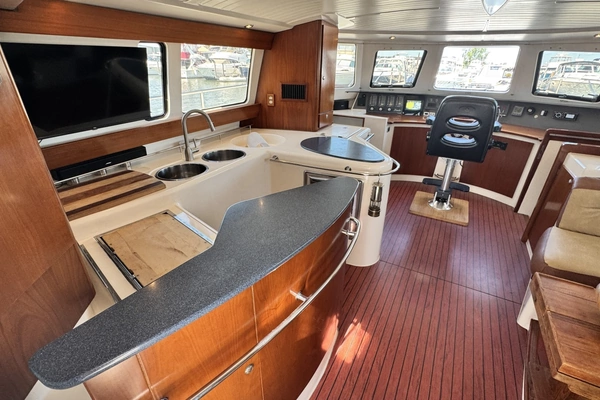 2005 Fountaine Pajot 37