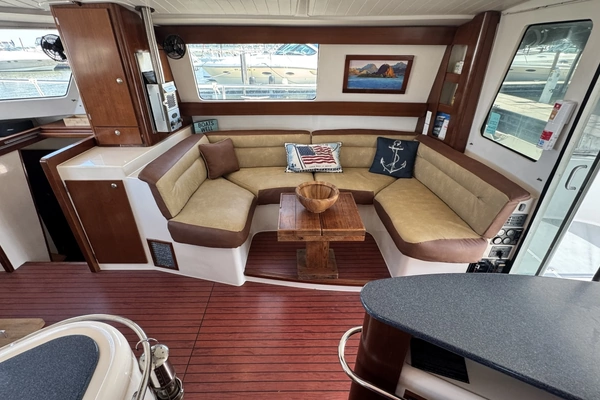 2005 Fountaine Pajot 37