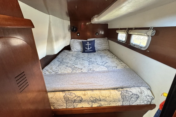 2005 Fountaine Pajot 37