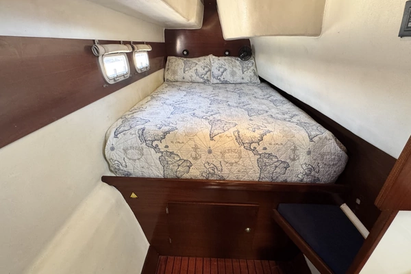 2005 Fountaine Pajot 37