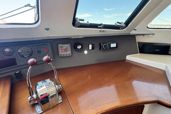 2005 Fountaine Pajot 37