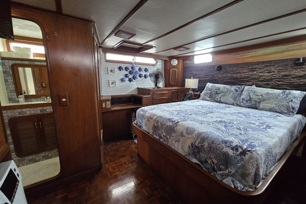 1700 Somewhere 56ft Marine Trader Yacht For Sale