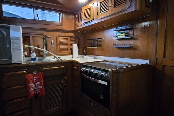 1700 Somewhere 56ft Marine Trader Yacht For Sale