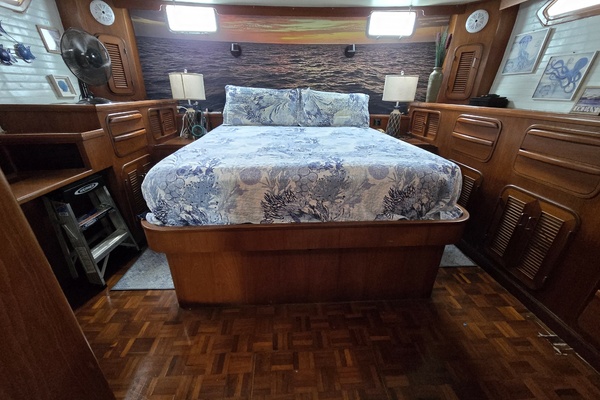 1700 Somewhere 56ft Marine Trader Yacht For Sale