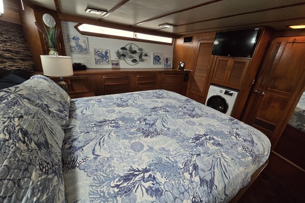1700 Somewhere 56ft Marine Trader Yacht For Sale