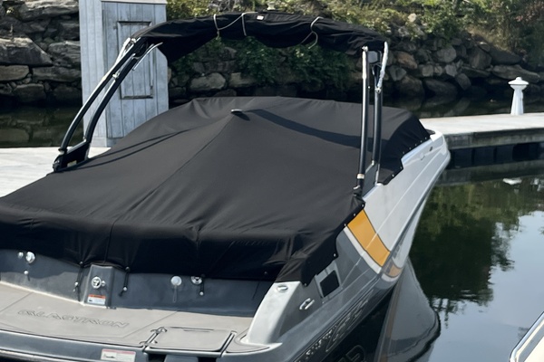 24ft Glastron Yacht For Sale
