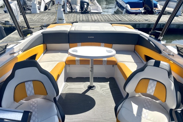 24ft Glastron Yacht For Sale