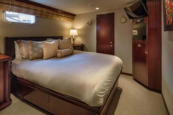 BLACKWOOD 103ft Broward Yacht For Sale