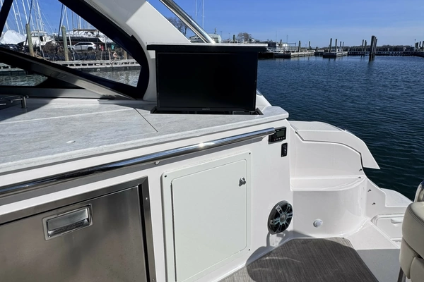 Regal 33 XO Yacht For Sale