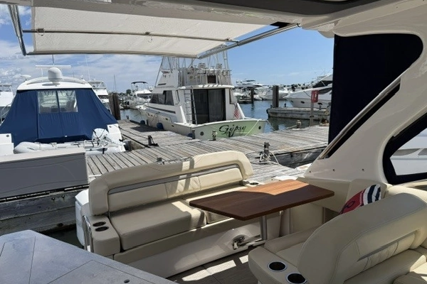 Regal 33 XO Yacht For Sale