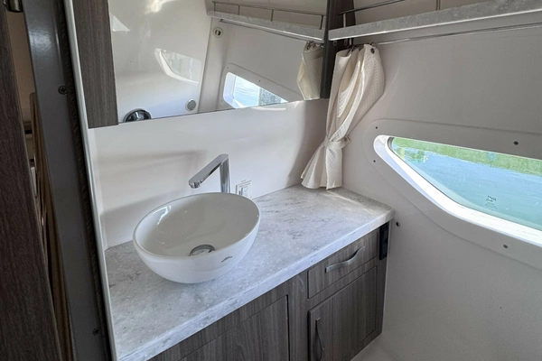Regal 33 XO Yacht For Sale