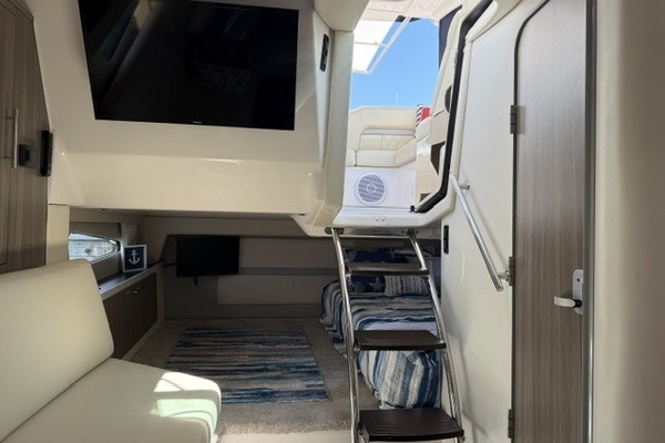33ft Regal Yacht For Sale