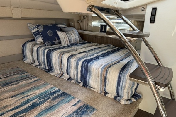 33ft Regal Yacht For Sale