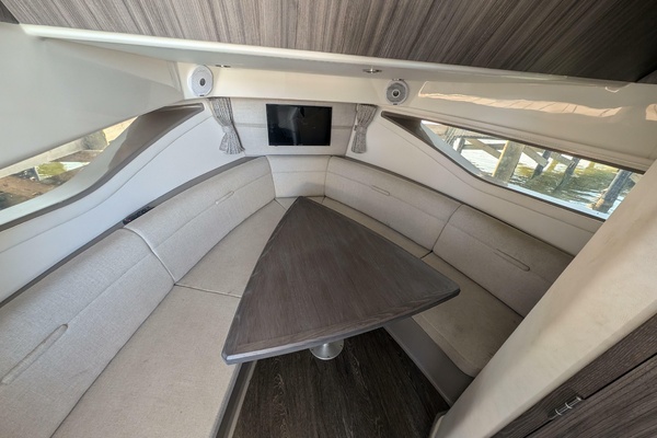 32ft Sea Ray Yacht For Sale