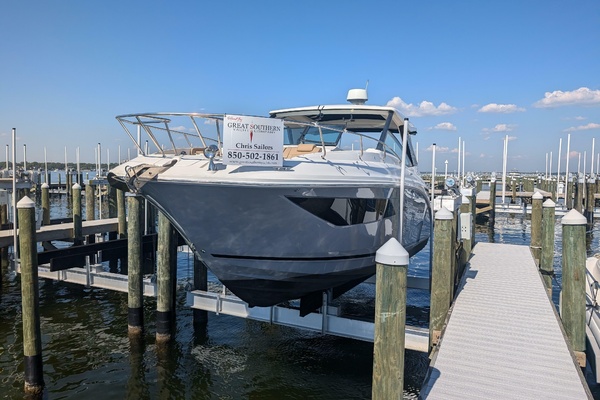 32ft Sea Ray Yacht For Sale