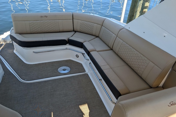 32ft Sea Ray Yacht For Sale
