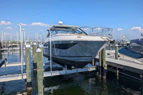 32ft Sea Ray Yacht For Sale