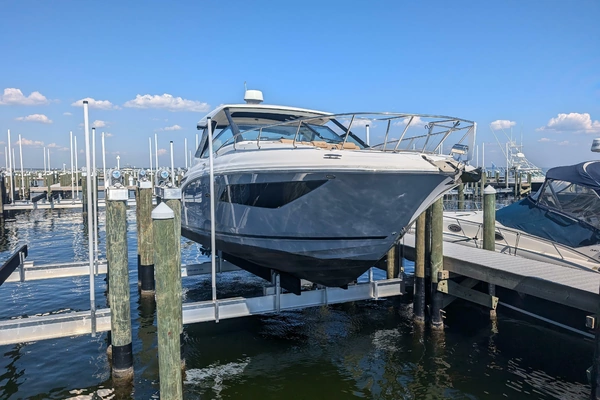 Sea Ray Sundancer 320 Yacht For Sale