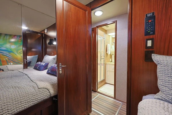 Hatteras 74 Cockpit Motor Yacht Yacht For Sale