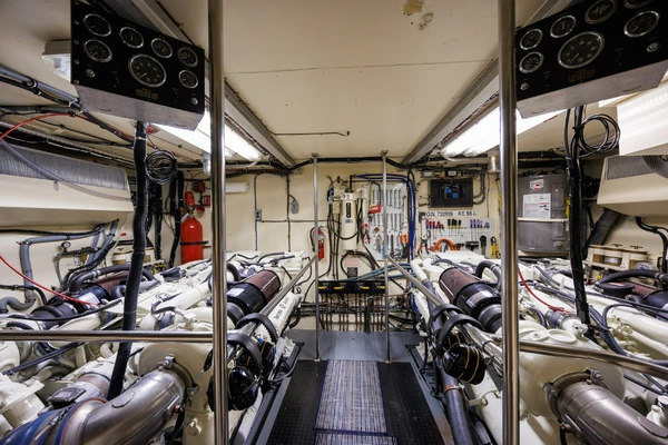 Hatteras 74 Cockpit Motor Yacht Yacht For Sale