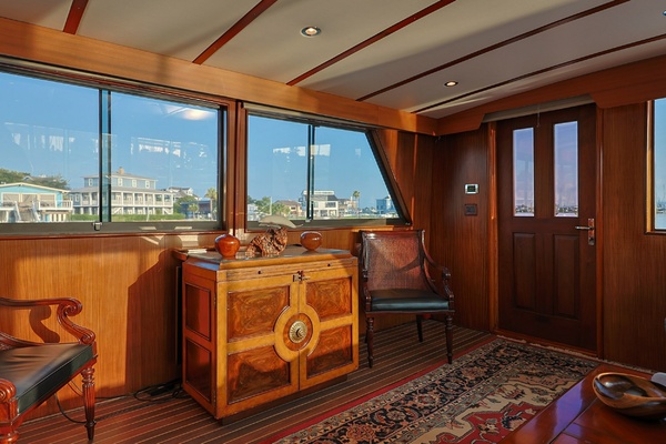 Champagne 74ft Hatteras Yacht For Sale