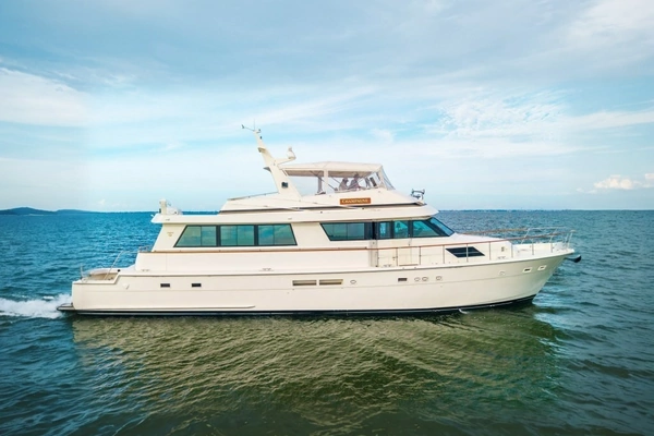 Hatteras - 74 Cockpit Motor Yacht