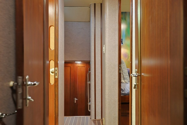 Champagne 74ft Hatteras Yacht For Sale