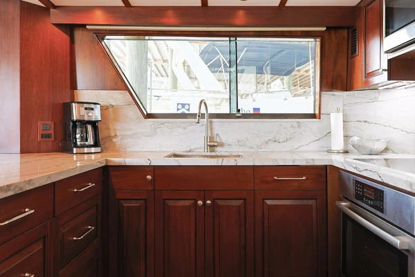 Hatteras 74 Cockpit Motor Yacht Yacht For Sale