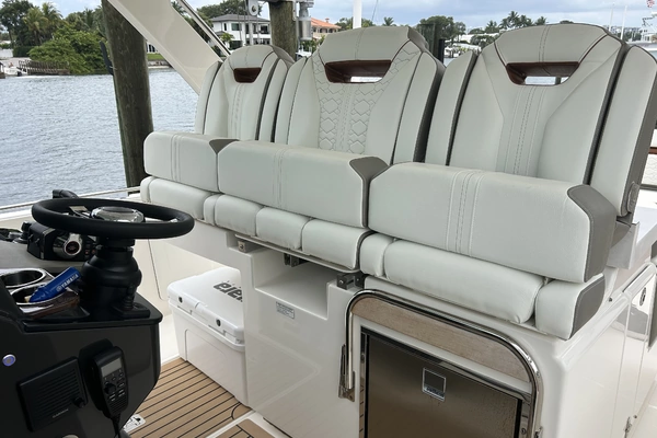 2023 Tiara Yachts 34