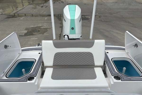2025 Caymas 28