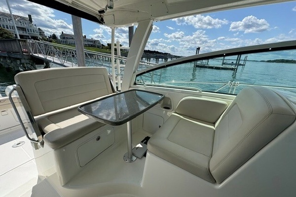 34ft Boston Whaler Yacht For Sale