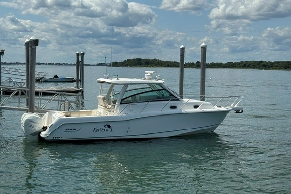 34-ft-Boston Whaler-2016-- Hingham Massachusetts United States  yacht for sale