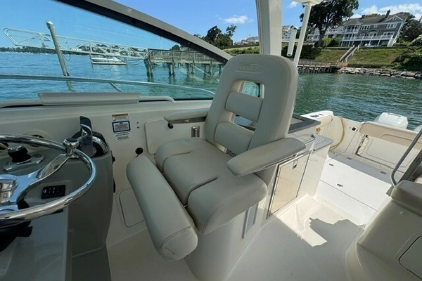 2016 Boston Whaler 34