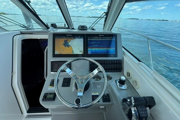 2016 Boston Whaler 34