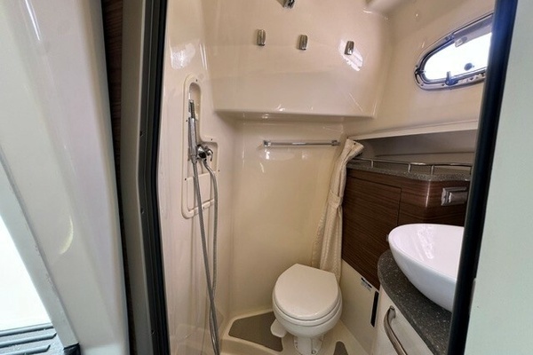 34ft Boston Whaler Yacht For Sale